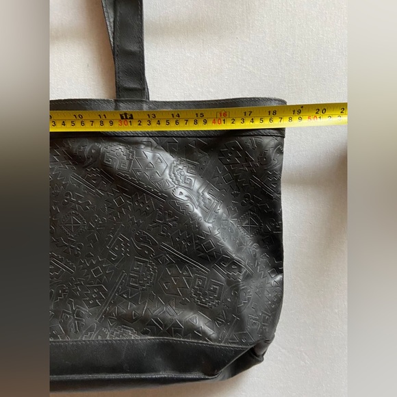 Frederic M black leather tote shopping bag etched pattern, turn lock clasp - Picture 8 of 8